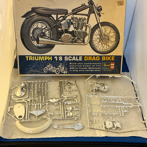 Revell triumph drag bike 8 - triumph, 1:8